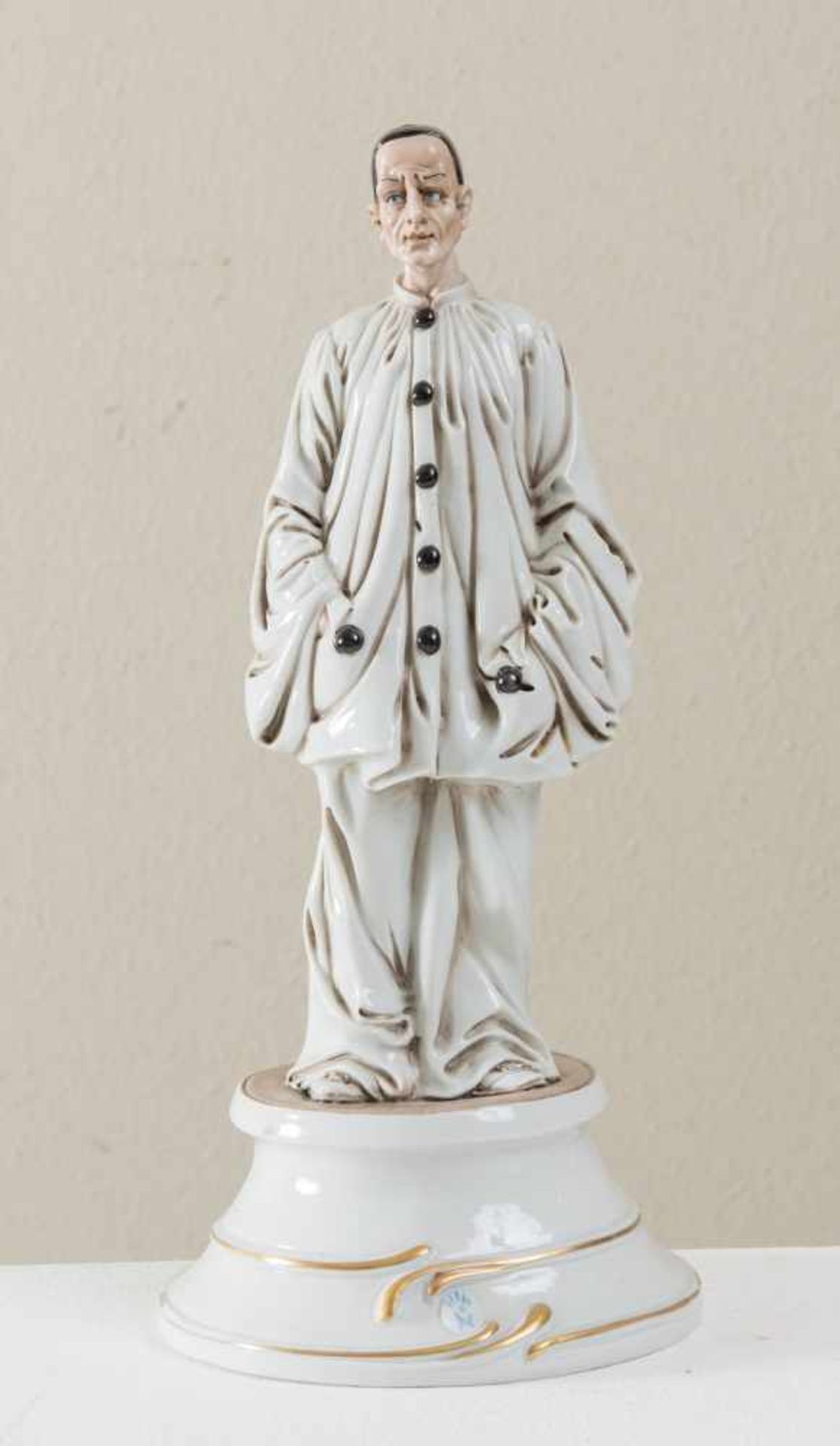 PORCELLANA CAPODIMONTE, 1846. “Pierrot”, figura in porcellana. Reca alla base “N. Coronata” in