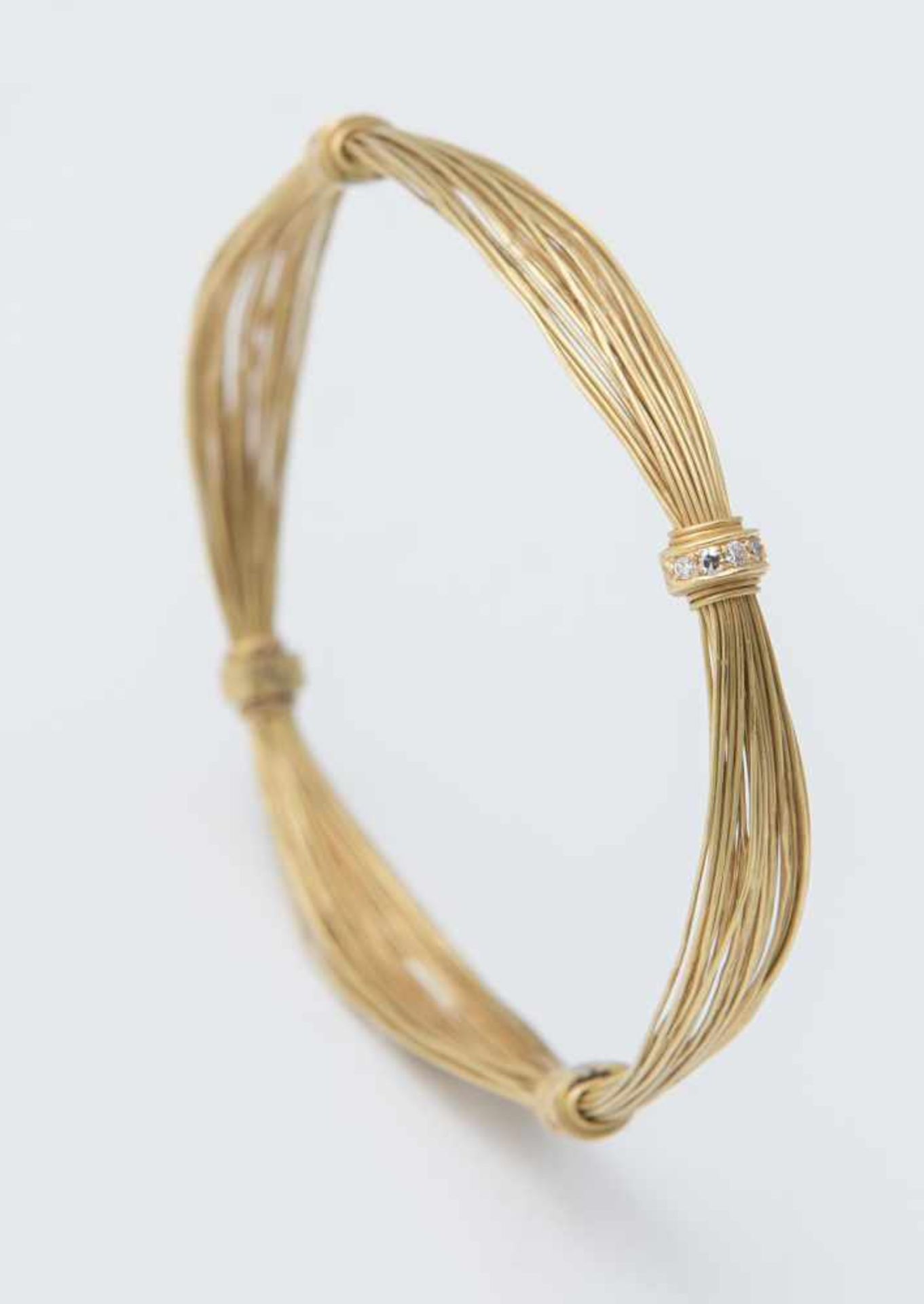 BRACCIALE IN ORO GIALLO E DIAMANTI en suite con gli orecchini lotto 40. Realizzato come un cerc