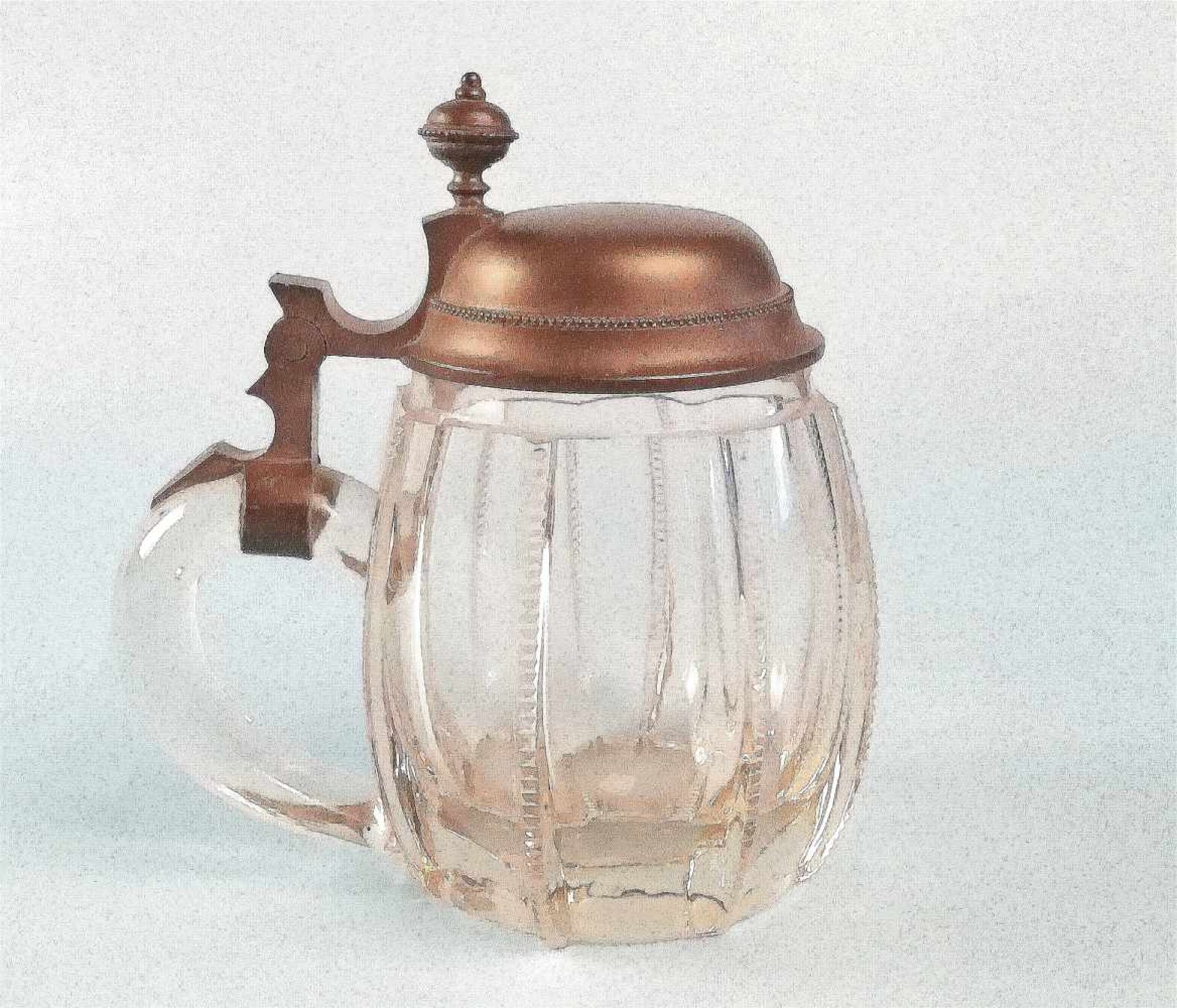 Humpenfarbloses Glas, mit längsverlaufenden Rillendekor, datiert 1875/1900, Zinnmontierung mit
