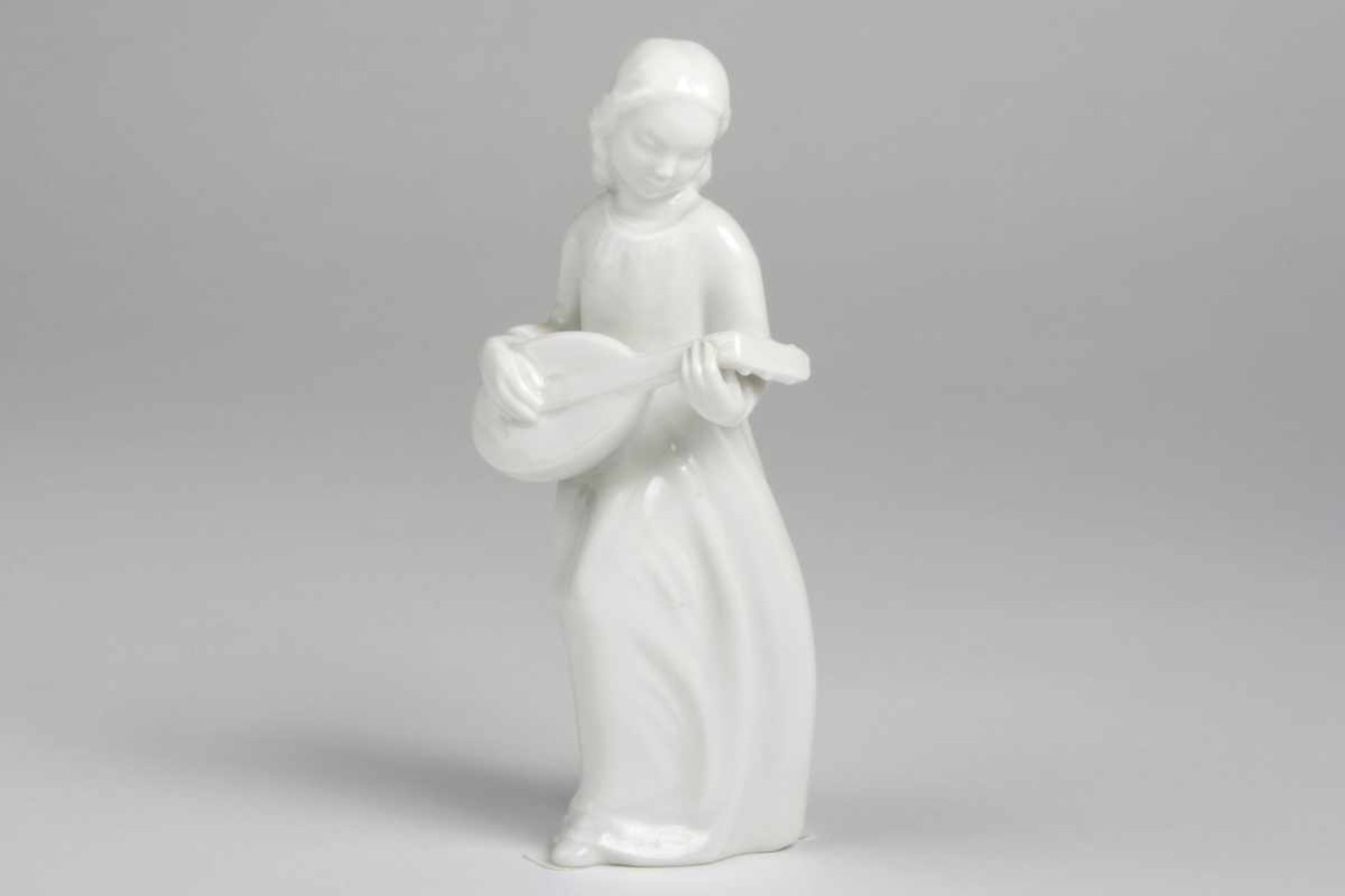 Figur, Dame mit Lauteweißes Porzellan, Marke Augarten, Wien, Höhe 14,5cm;