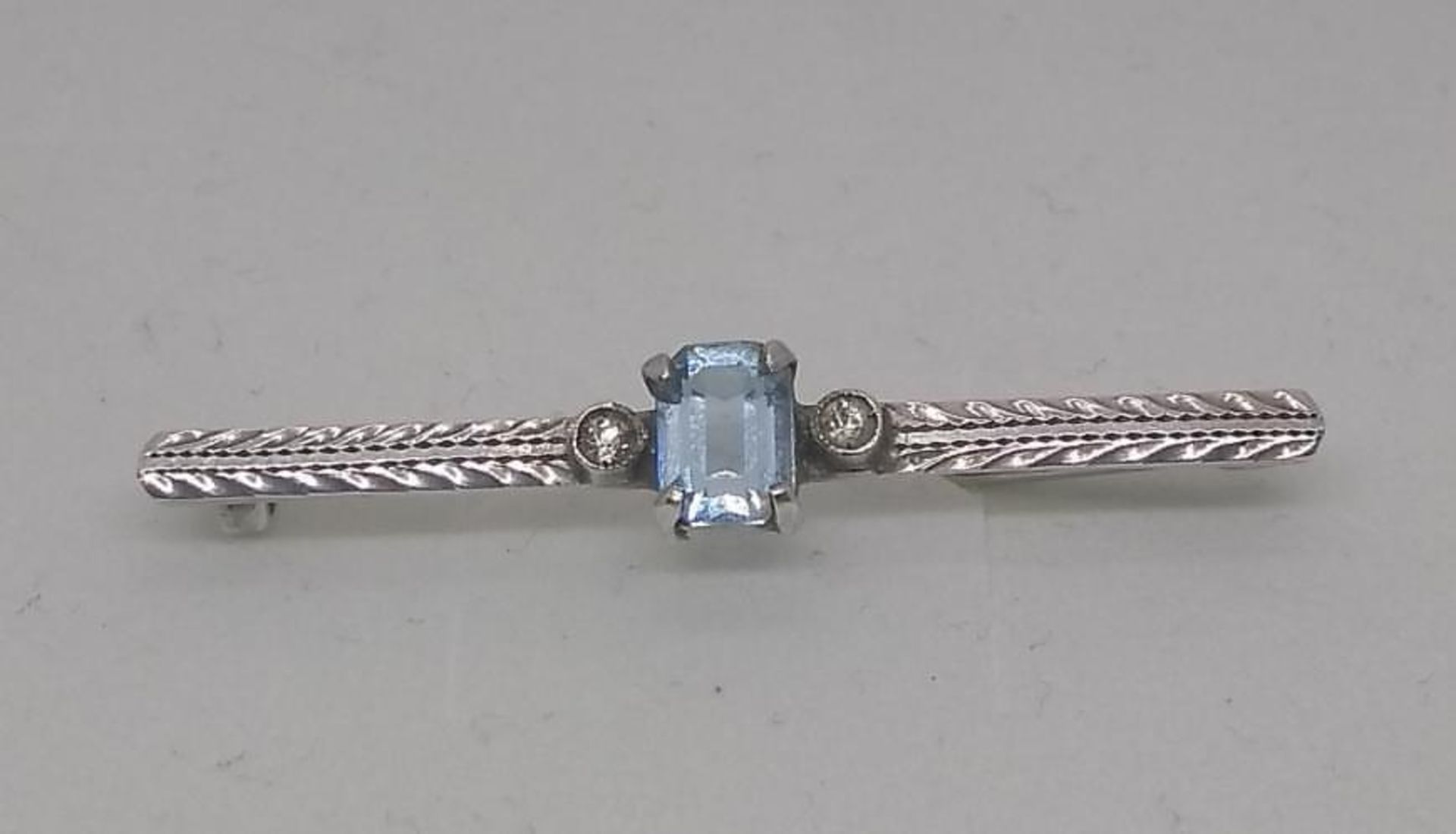 BroscheWeißgold 585, mit Diamantrauten und Aquamarin, 2,6g;