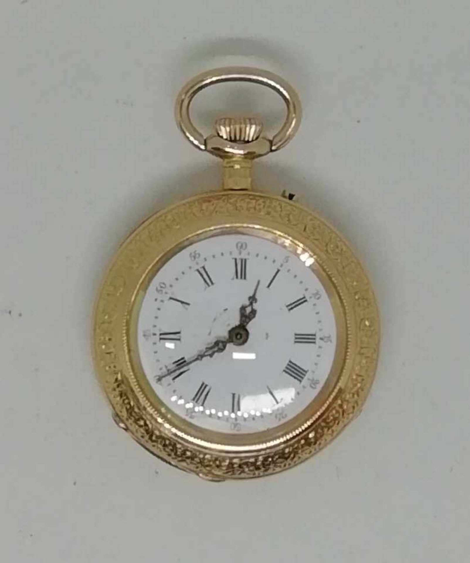 Goldene Damentaschenuhr, Anfang 20.Jh., Gold 585, Zylinderwerk, Handaufzug, weißes Zifferblatt mit