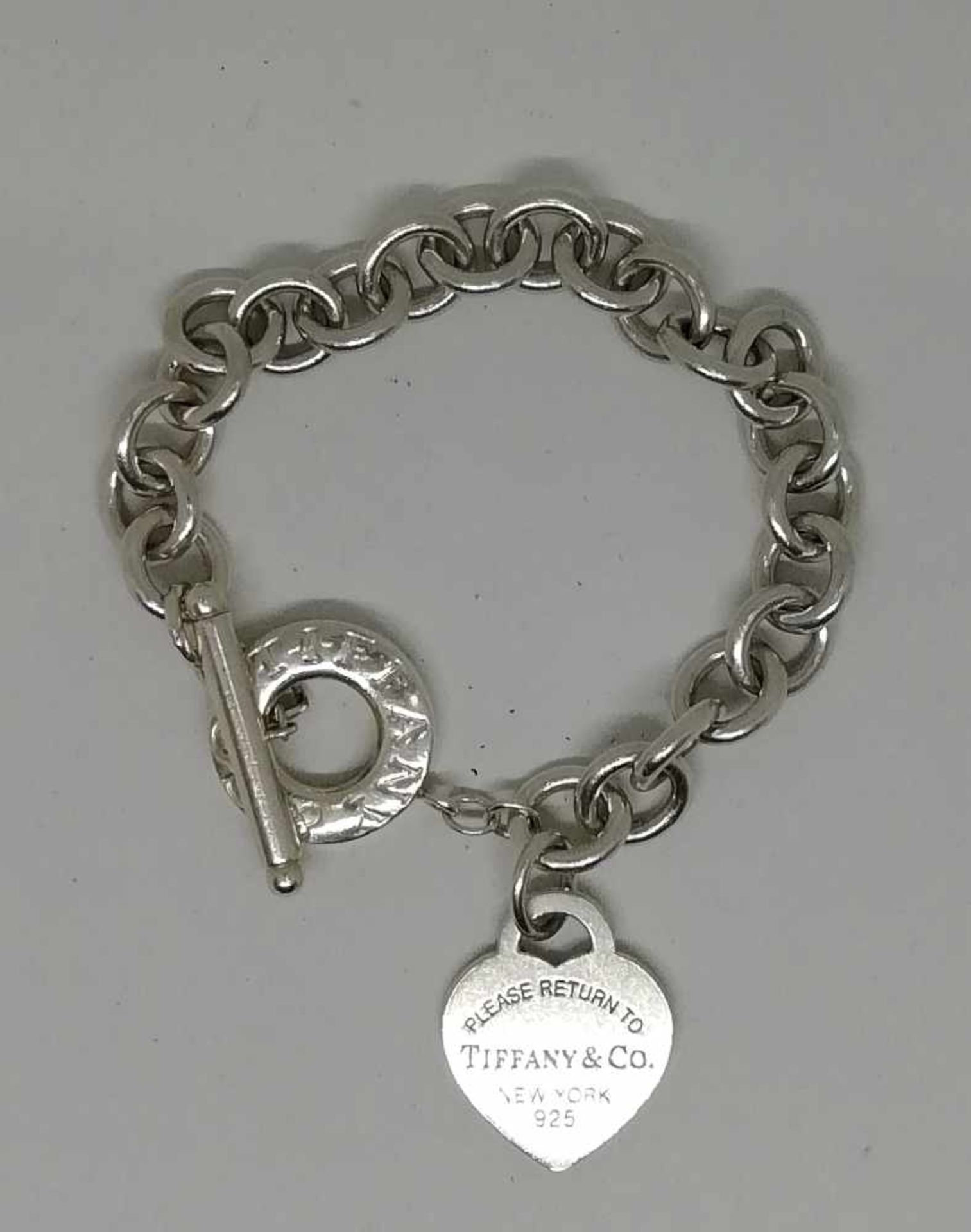 Silberne Armkette mit 2 AnhängernTIFFANY & Co., Silber 925, "Please return to" Länge ca. 17,5cm,