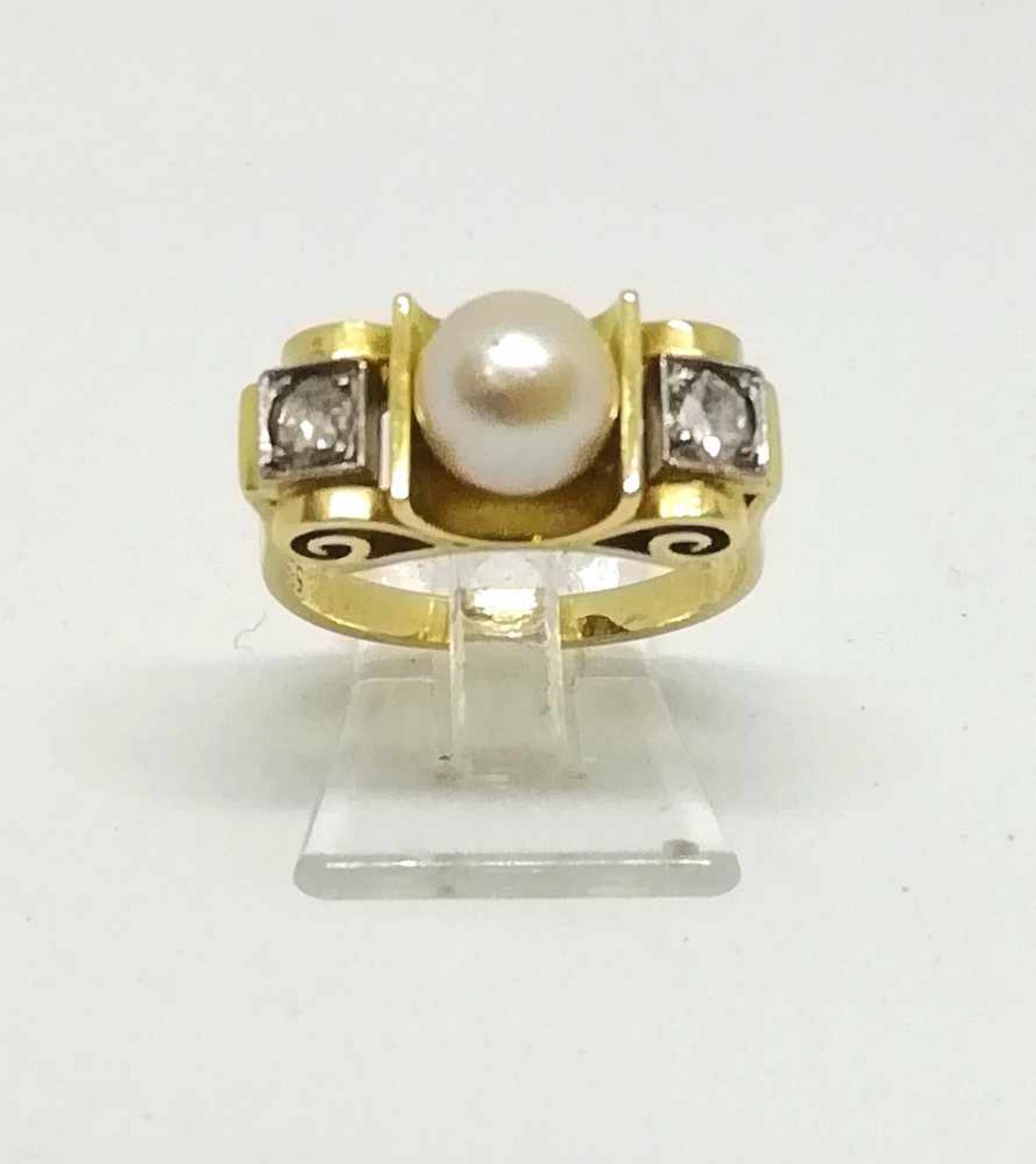 DamenringGold 585, mit Diamanten zus. ca. 0,35ct. und 1 Kulturperle, RW 54, 5,9g;