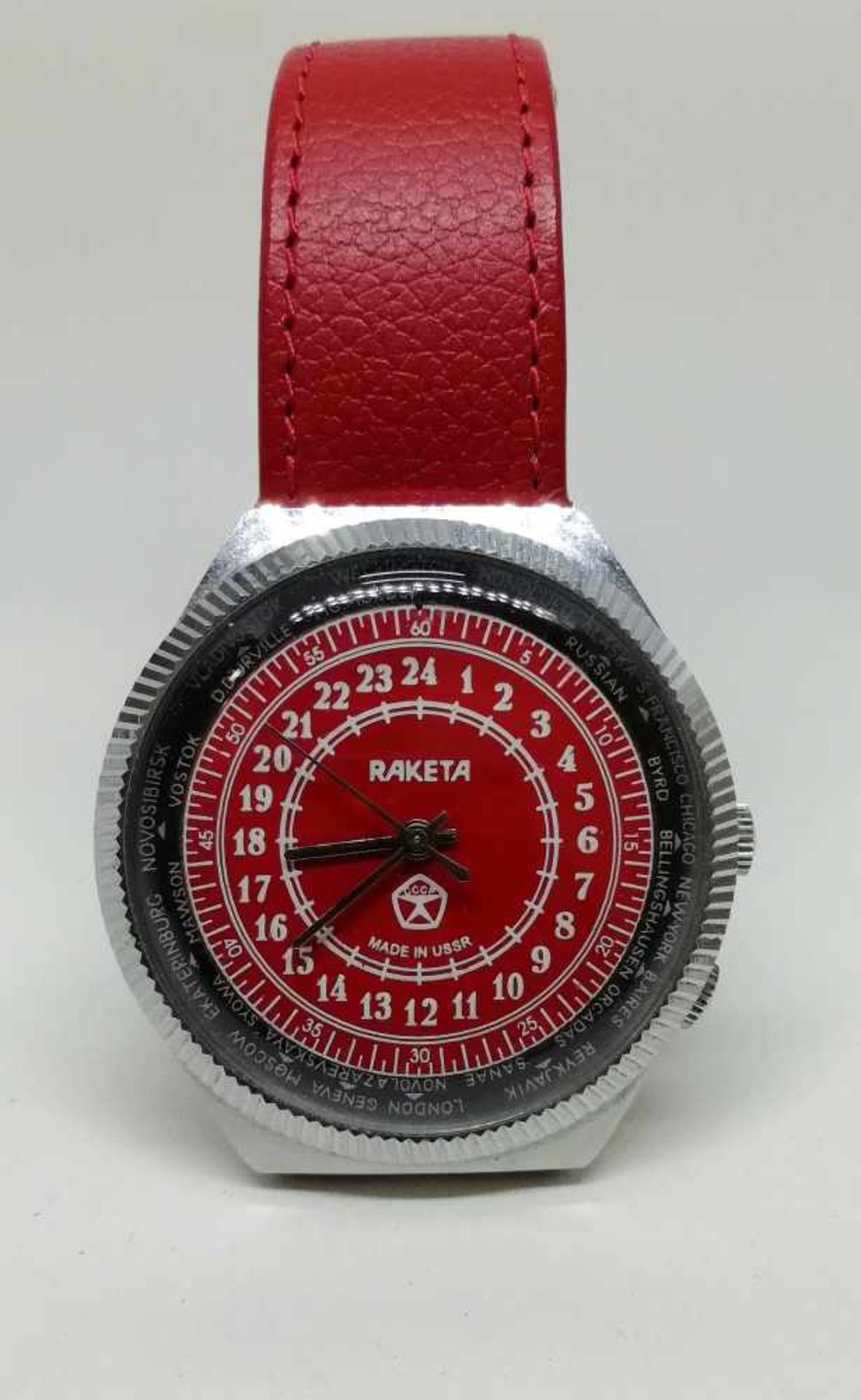 HerrenarmbanduhrMetall, Marke Raketa, Ankerwerk, rotes Lederband, Zifferblatt rot, 54,6g,