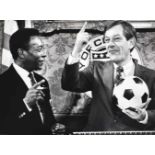 Pelé and George Voinovich, Mayor of Cleveland, S.U.A., 21st of October 1987