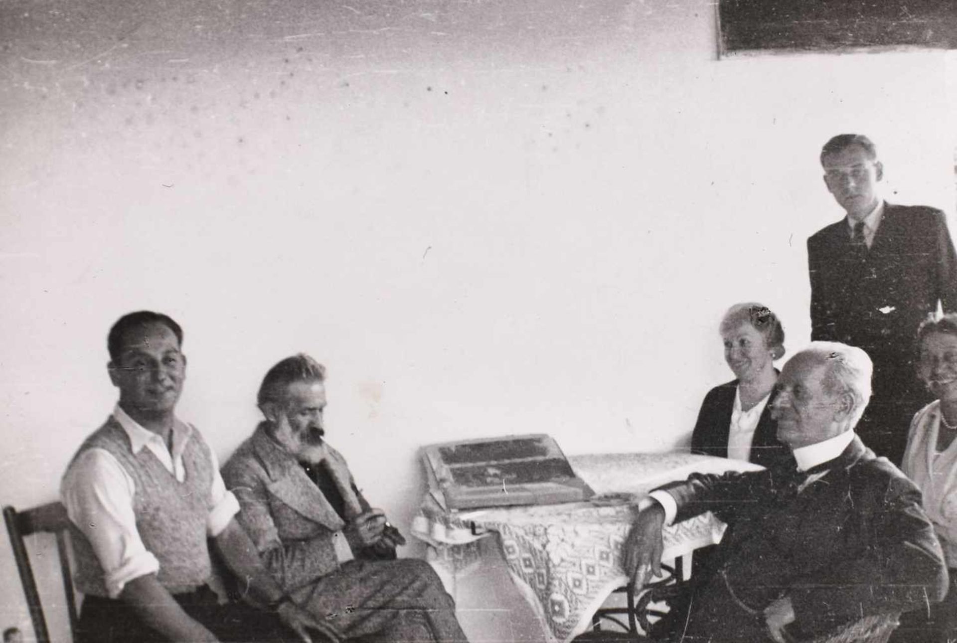 Constantin Brancuși visiting family Gerota, at Săftica - Bild 3 aus 4