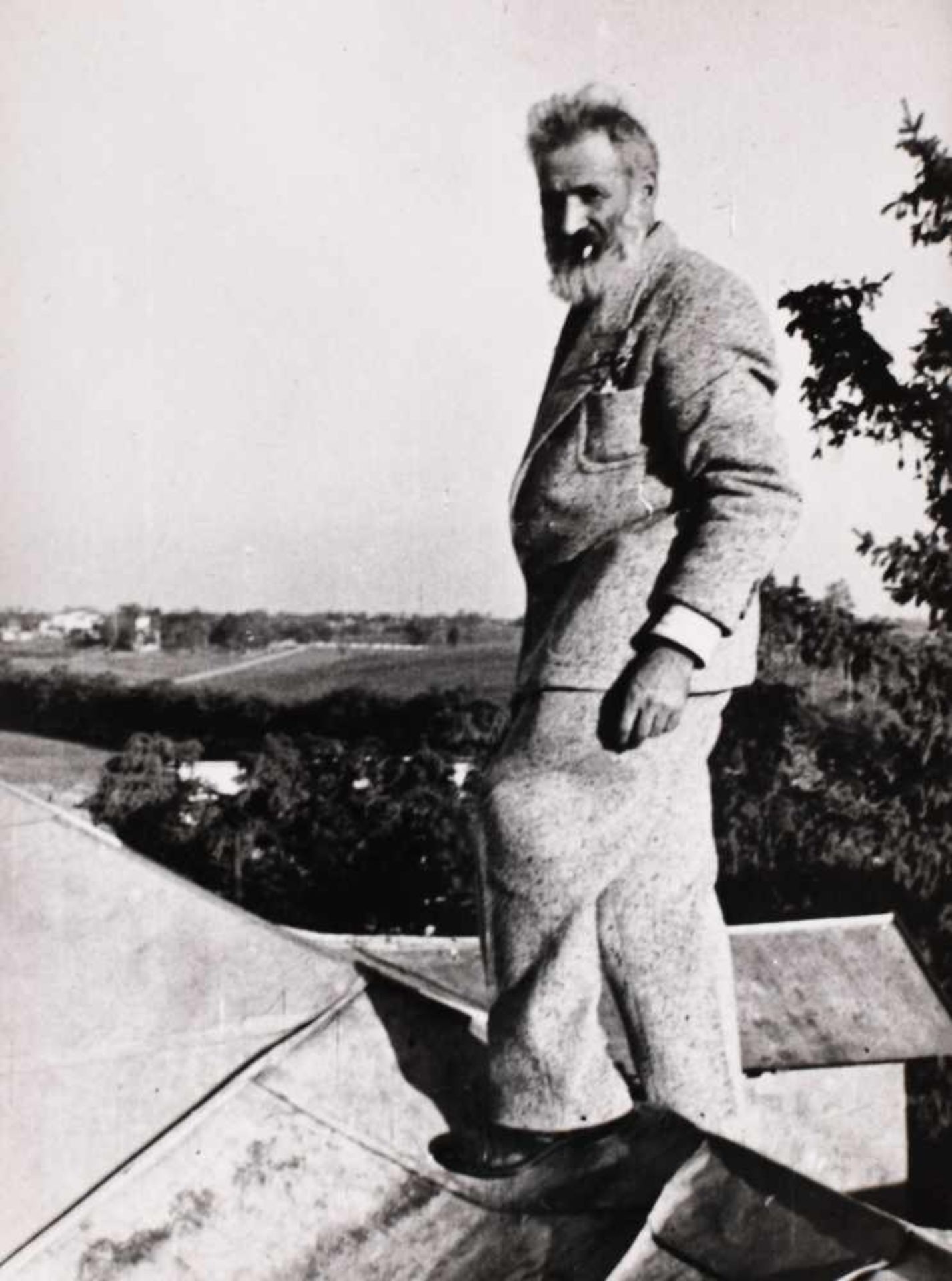 Constantin Brancusi on the rooftop of family Gerota's Săftica House