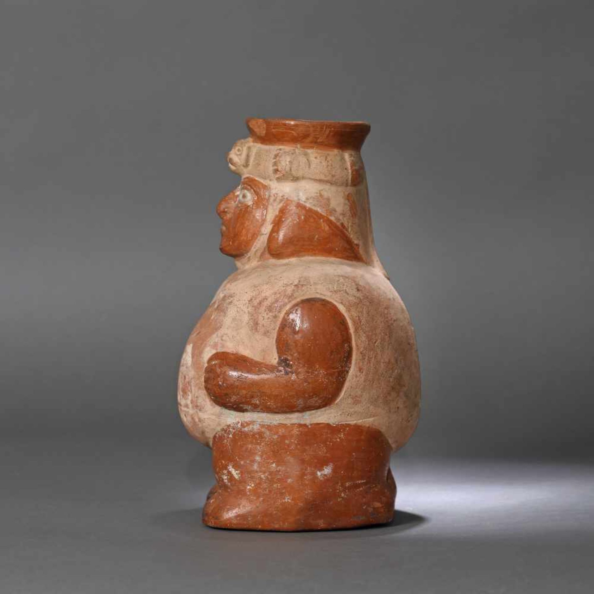 Painted ceramic vessel, illustrating a man, Moche culture, Peru, approx. 1,200 years old, 9th centur - Bild 2 aus 6