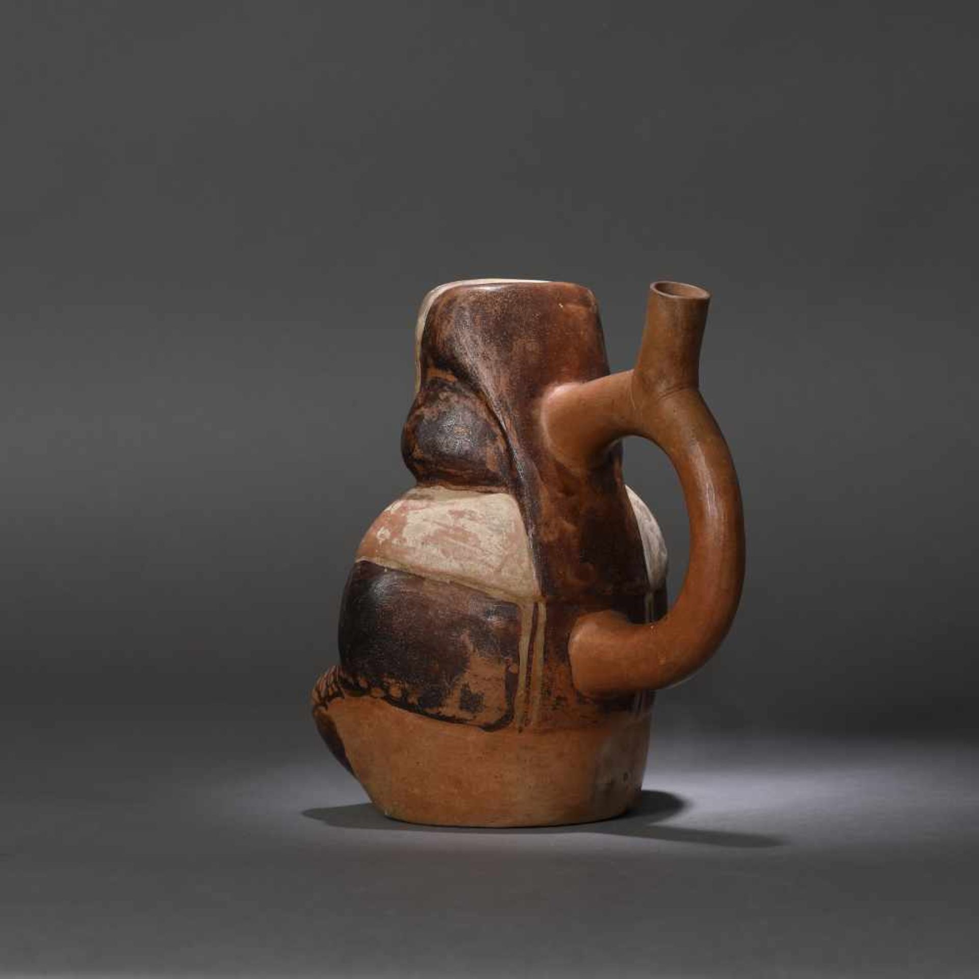 Ceramic vessel, illustrating a male figure, Moche culture, Peru, approx. 1,500 years old, 6th centur - Bild 3 aus 6