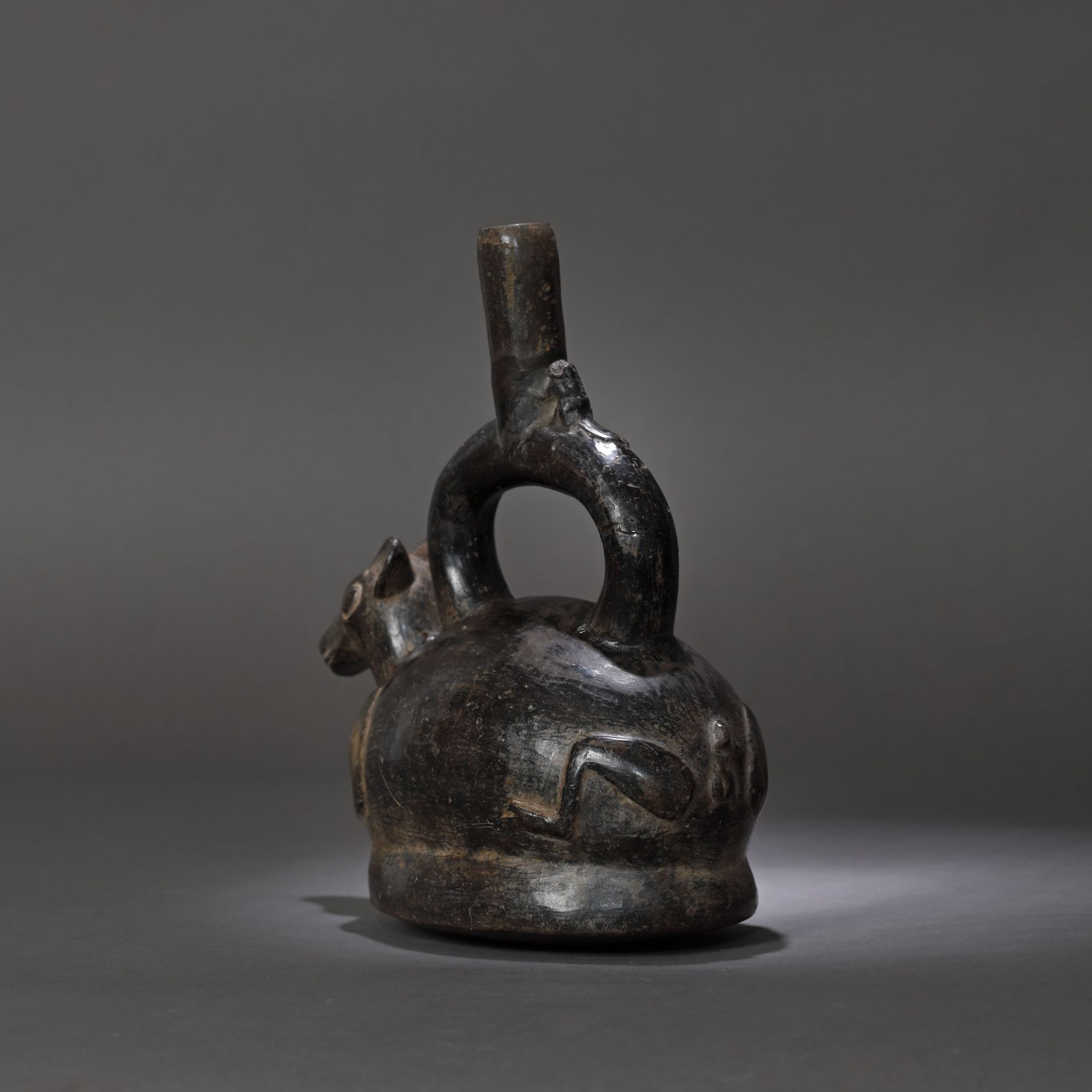 Ceramic vessel, illustrating a deer, a symbol of fertility, Chimu culture, Peru, 10th century - Bild 3 aus 5