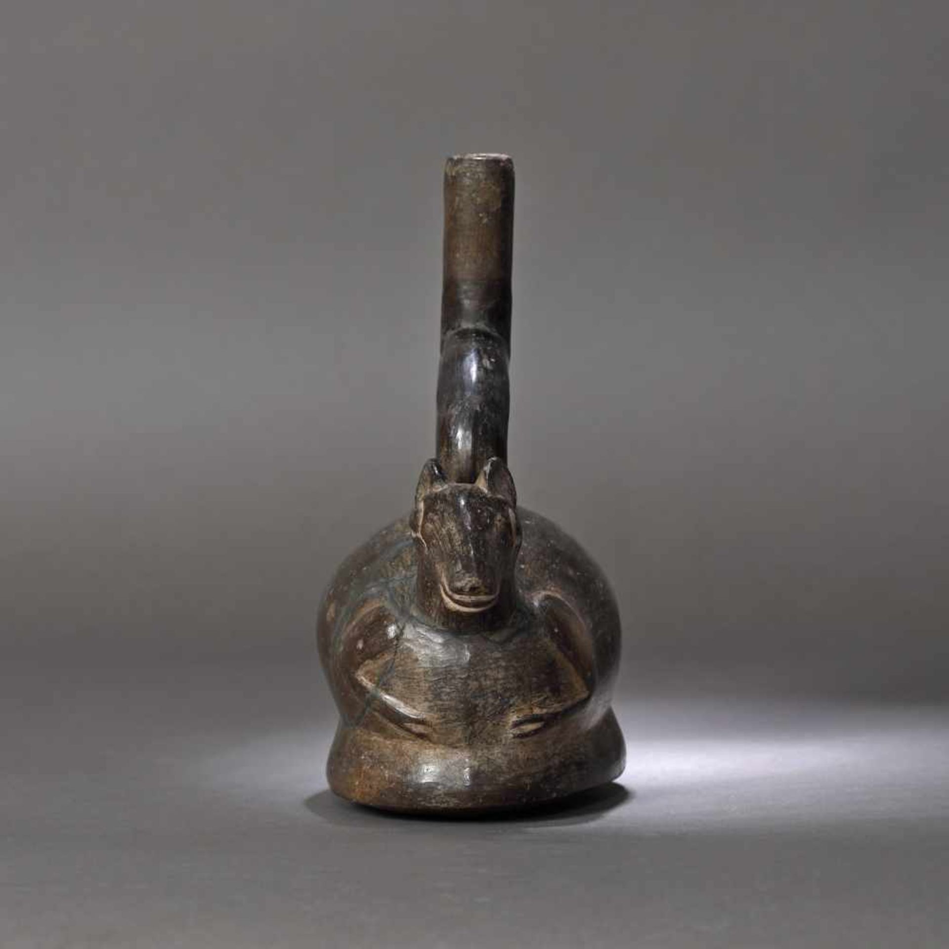 Ceramic vessel, illustrating a deer, a symbol of fertility, Chimu culture, Peru, 10th century - Bild 5 aus 5