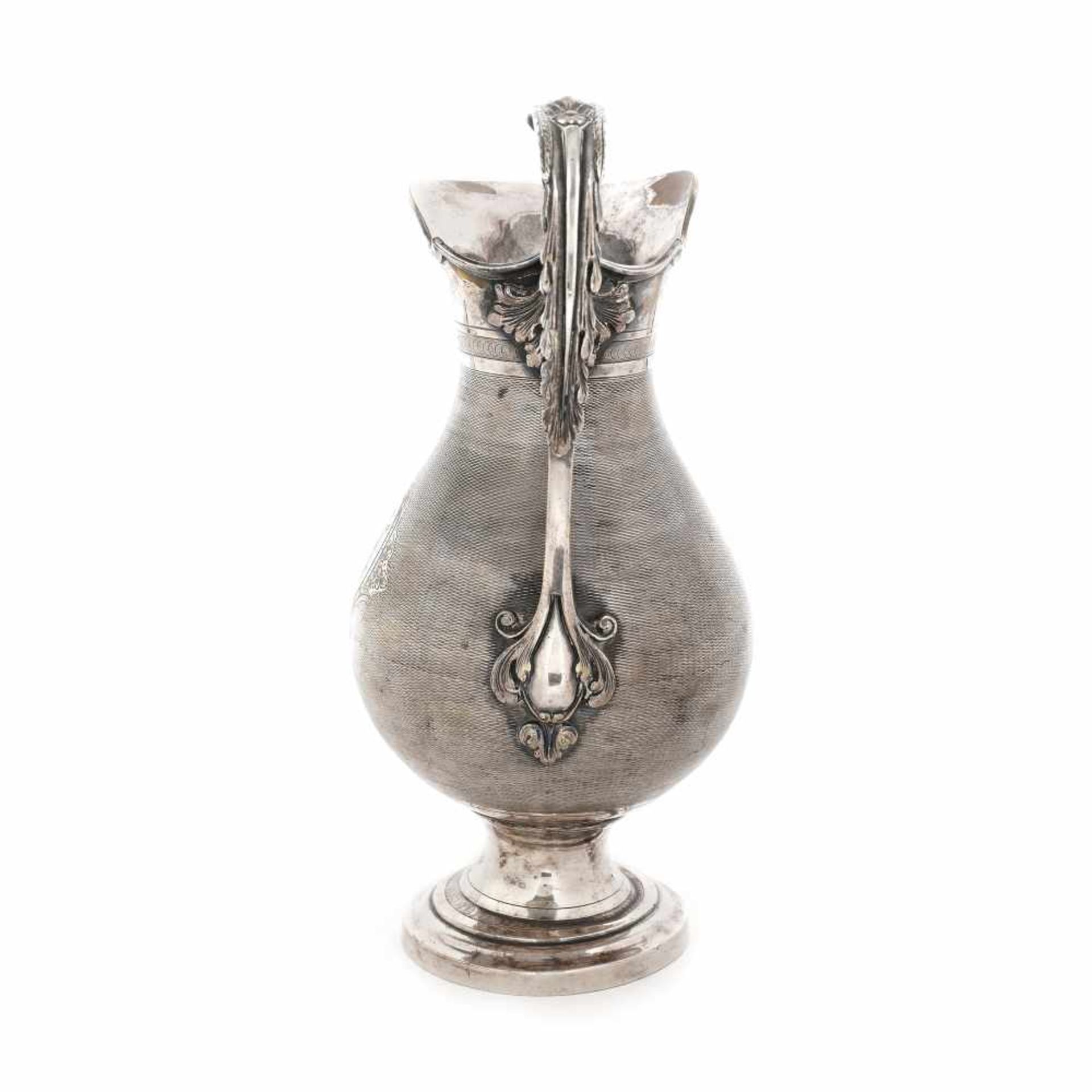 Centrally decorated carafe with monogrammed medallion and griffin-shaped handle - Bild 3 aus 4