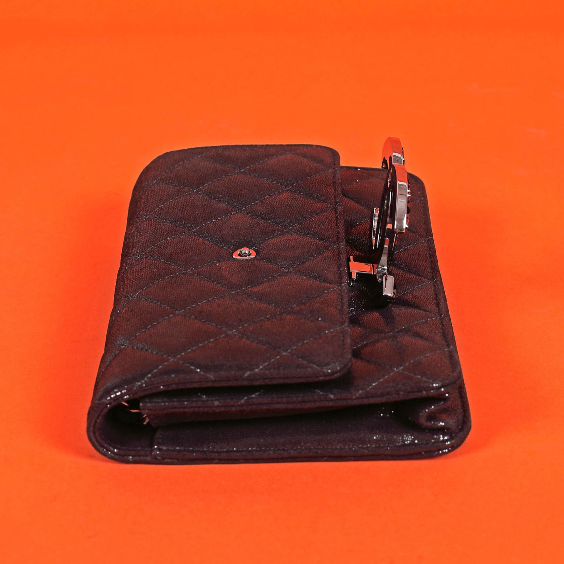 Chanel vintage clutch, quilted leather, with bright accents, accompanied by authenticity card and or - Bild 4 aus 5