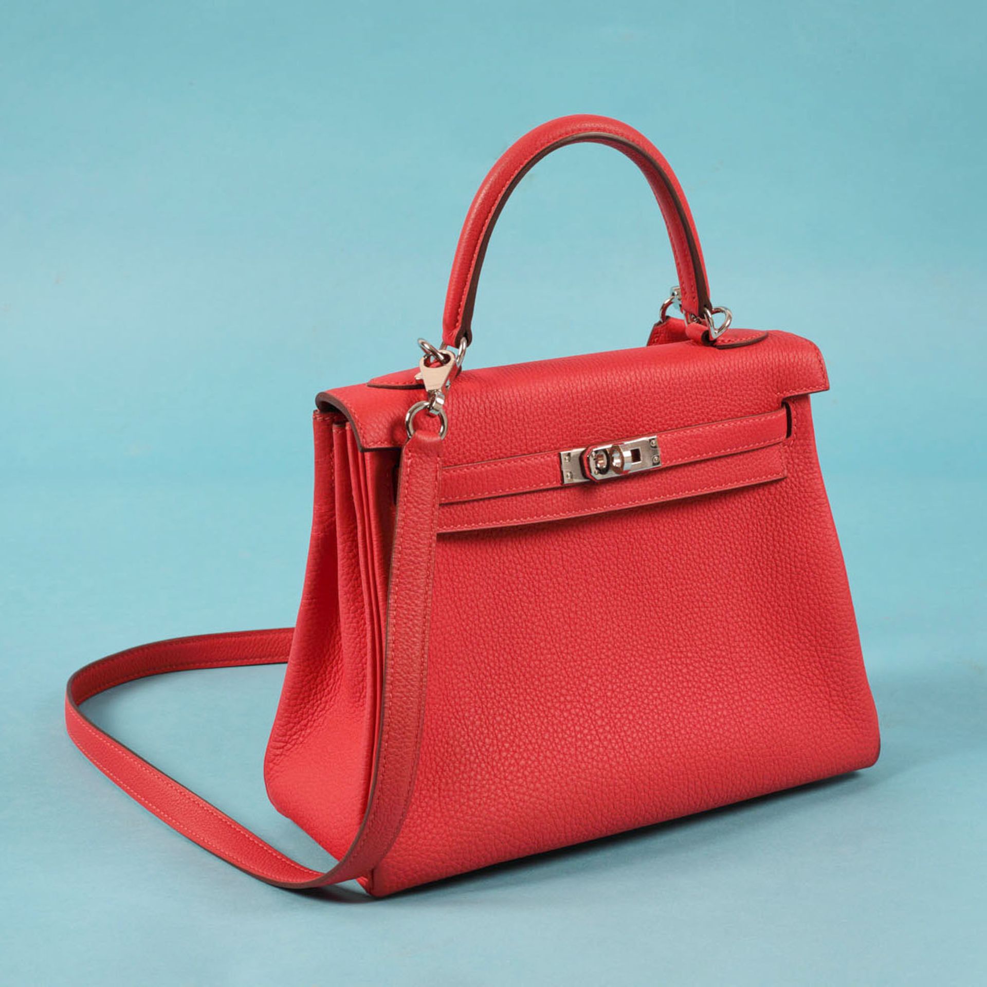 "Kelly 25 Retourne" - Hermès bag, Togo leather, colour Rouge Pivoine, for women, accompanied by doc - Bild 5 aus 6