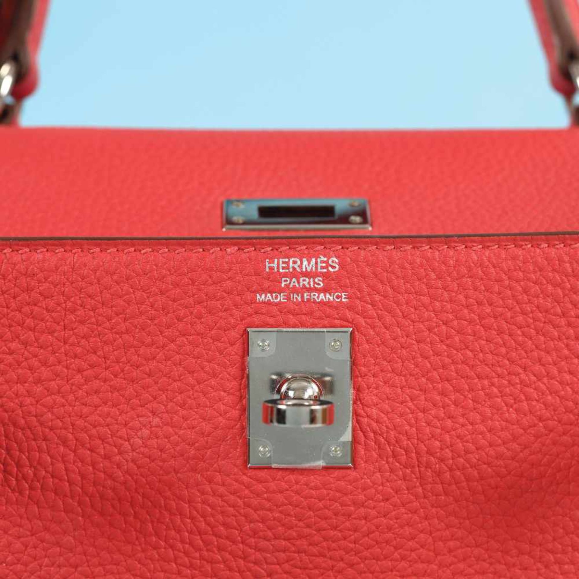 "Kelly 25 Retourne" - Hermès bag, Togo leather, colour Rouge Pivoine, for women, accompanied by doc - Bild 6 aus 6