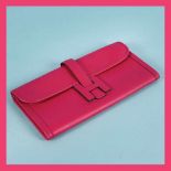 "Jigé elan 29" - Hermès clutch, Swift leather, colour Rose Pourpre, for women, accompanied by the