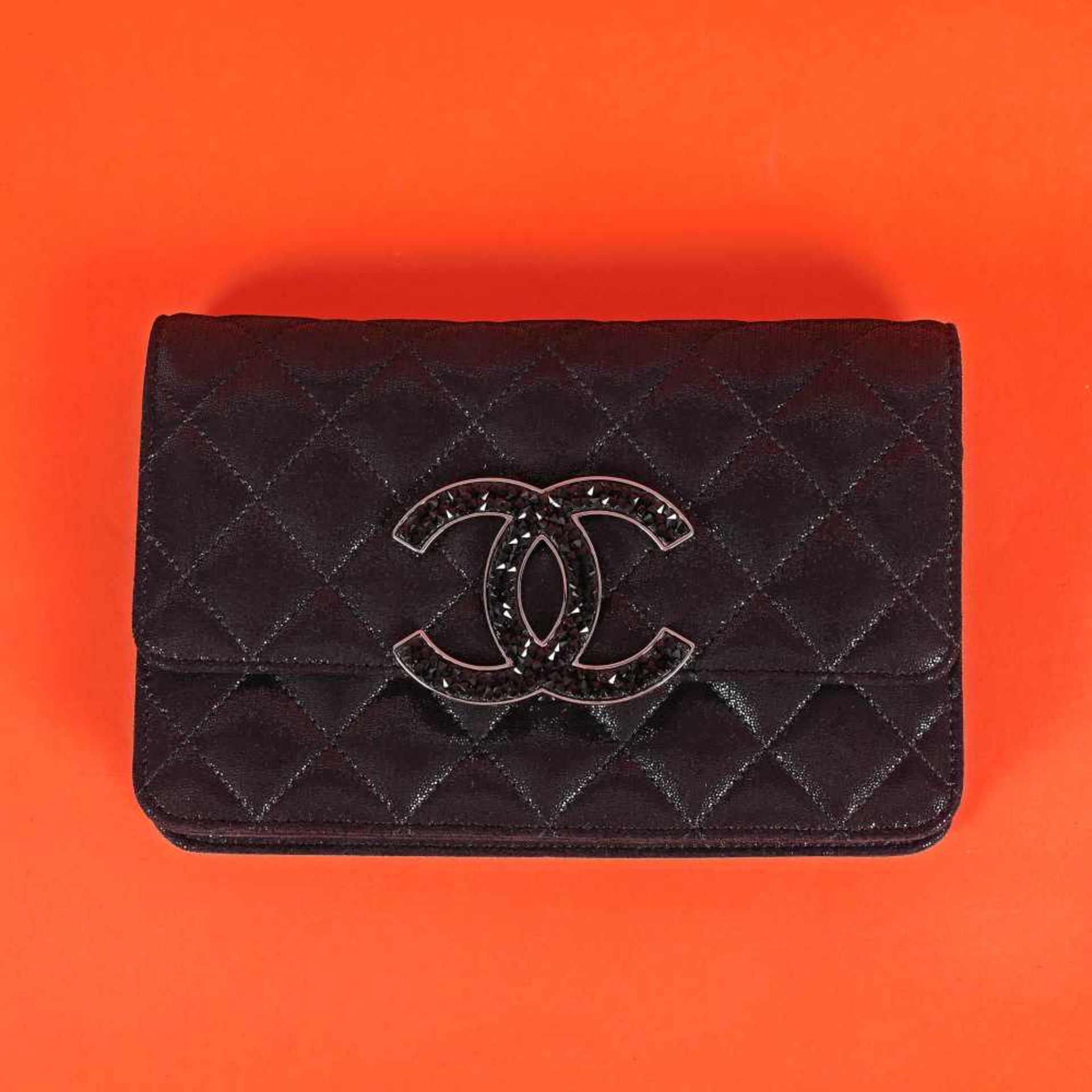 Chanel vintage clutch, quilted leather, with bright accents, accompanied by authenticity card and or - Bild 2 aus 5