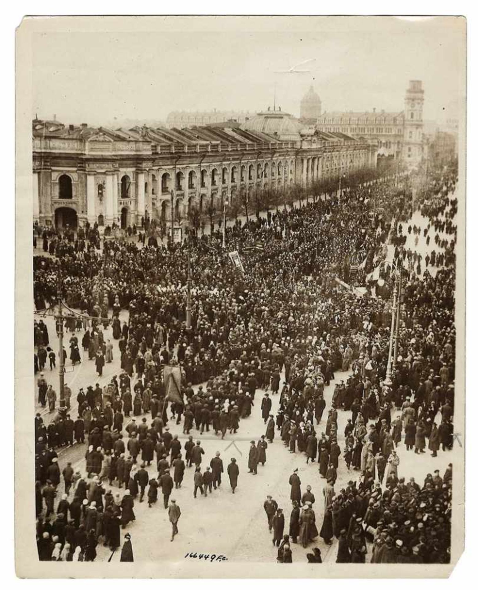 [Civil war in Russia]. Revolutionary protest on Nevsky Prospect in Petrograd. Photograph. 1918.