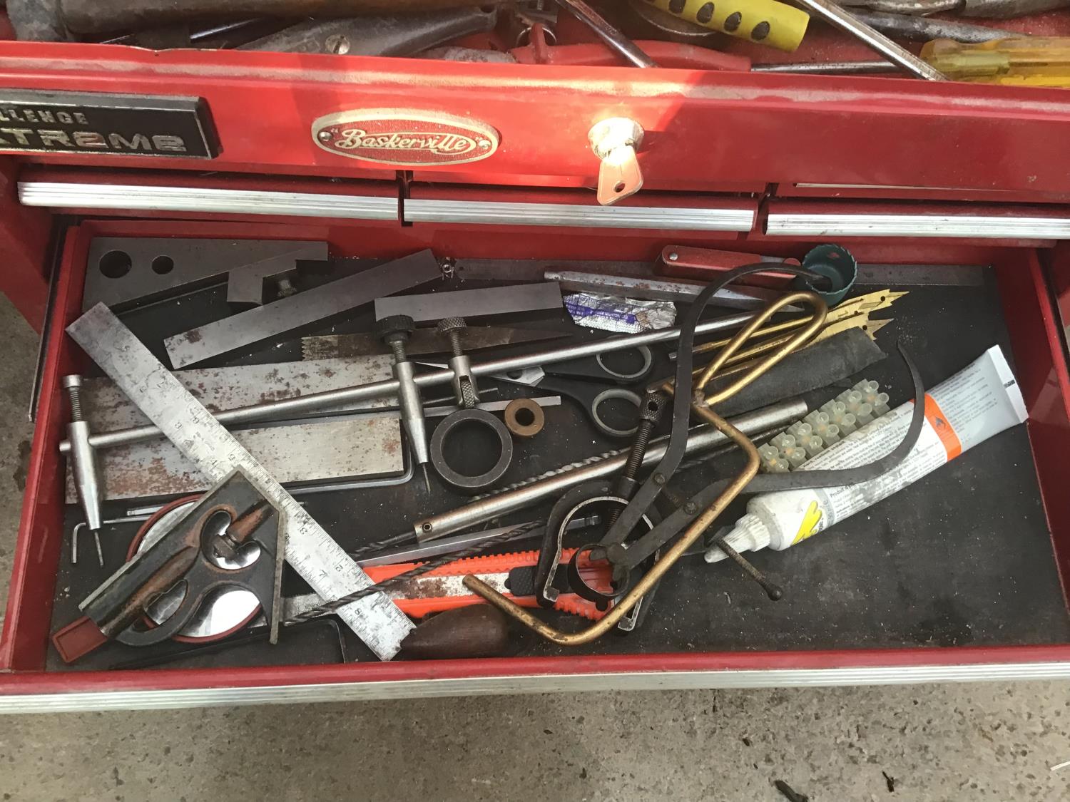 A CHALLENGE XTREME TOOL CHEST CONTAINING NUMEROUS TAPS, DIES AND TOOLS - Image 5 of 7