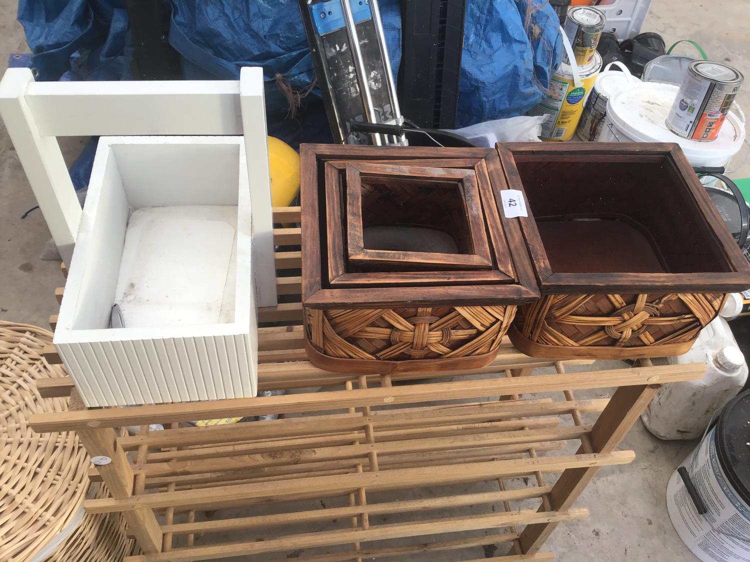 A WICKER LINEN BASKET, RACK, WOODEN BASKET AND FOUR FURTHER BASKETS - Image 2 of 2