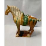 A TANG DYNASTY STYLE SANCAI GLAZE HORSE MODEL, UNMARKED TO BASE, HEIGHT 20CM