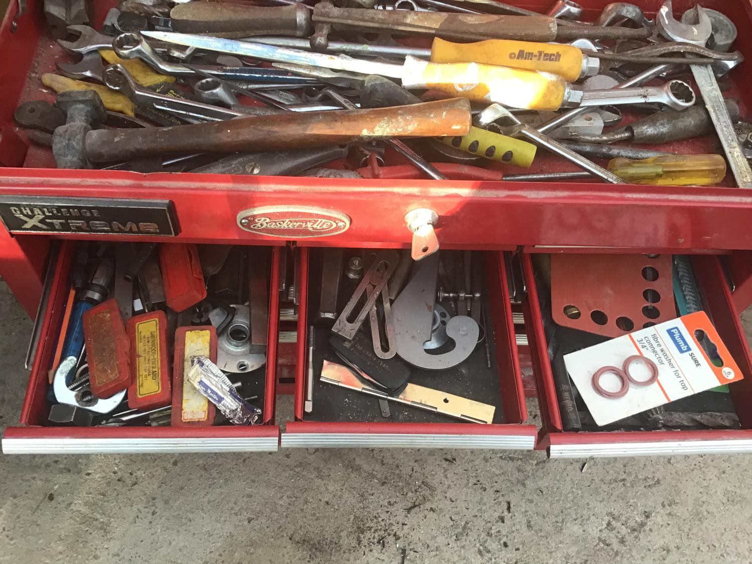 A CHALLENGE XTREME TOOL CHEST CONTAINING NUMEROUS TAPS, DIES AND TOOLS - Image 4 of 7