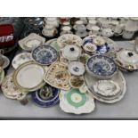 A LARGE COLLECTION OF CERAMIC PLATES TO INCLUDE ROYAL BLUE IRONSTONE POTTERY AND HISTORICAL PORTS OF