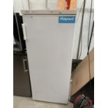 A HOTPOINT UPRIGHT FREEZER IN WORKING ORDER (DAMAGE TO ONE DRAWER)