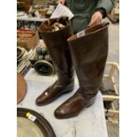 A PAIR OF BROWN LEATHER RIDING BOOTS