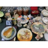 A COLLECTION OF ASSORTED CERAMICS TO INCLUDE ROYAL DOULTON COLLECTORS PLATES, CHARACTER JUG,