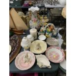 A MIXED LOT OF CERAMICS, RED AND WHITE TRANSFER PRINTED ITEMS ETC