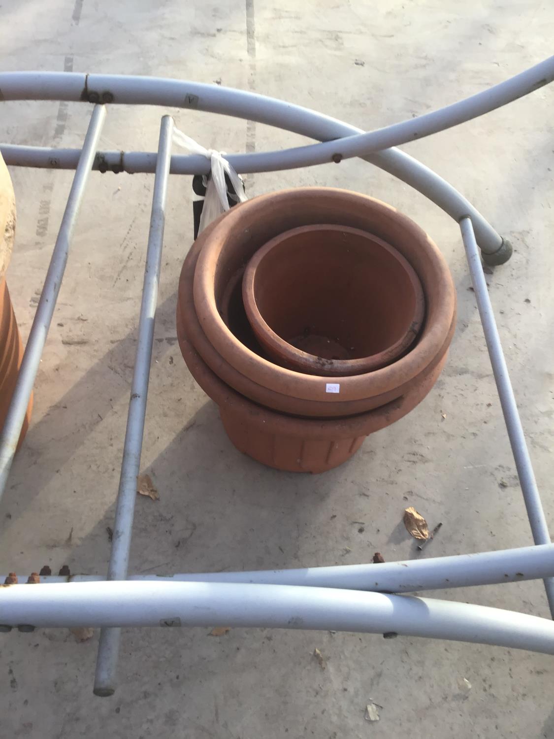 A METAL HAMMOCK FRAME AND VARIOUS LARGE PLANTERS - Image 3 of 3