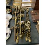 A COLLECTION OF BRASS TAPS, BUCKLES, HORSE SHOE ETC