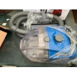 A 1400W CYLINDER VACUUM CLEANER WITH ATTACHMENTS IN WORKING ORDER