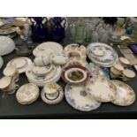 A LARGE COLLECTION OF CERAMICS TO INCLUDE PLATES, CUPS, SAUCERS ETC