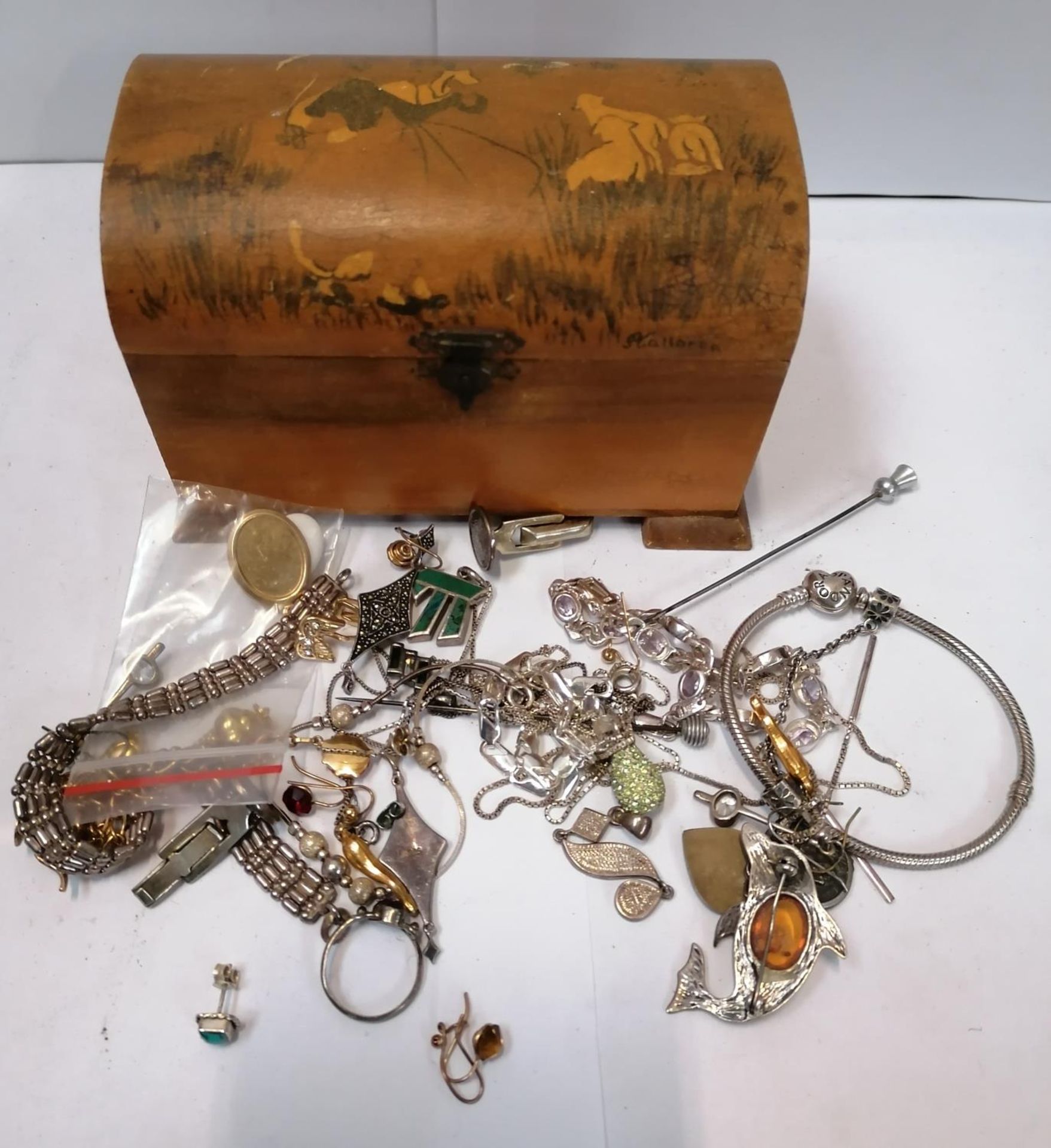 A BOX CONTAINING ASSORTED WHITE METAL AND SILVER JEWELLERY, DOLPHIN BROOCH ETC
