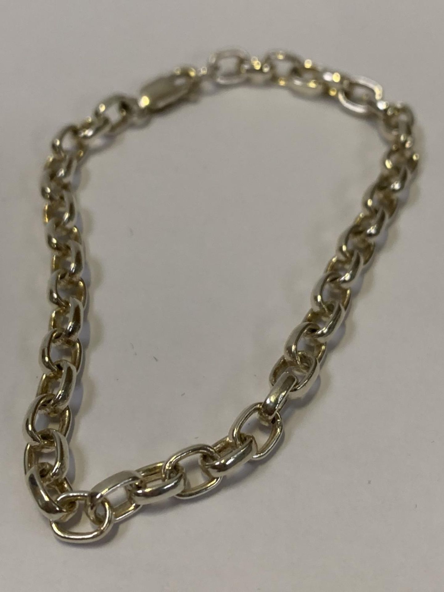 A SILVER CHAIN BRACELET, BOXED - Image 2 of 2
