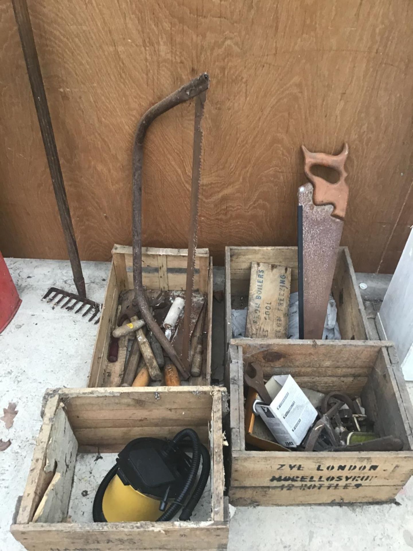 VARIOUS VINTAGE WOODEN CRATES AND TOOLS