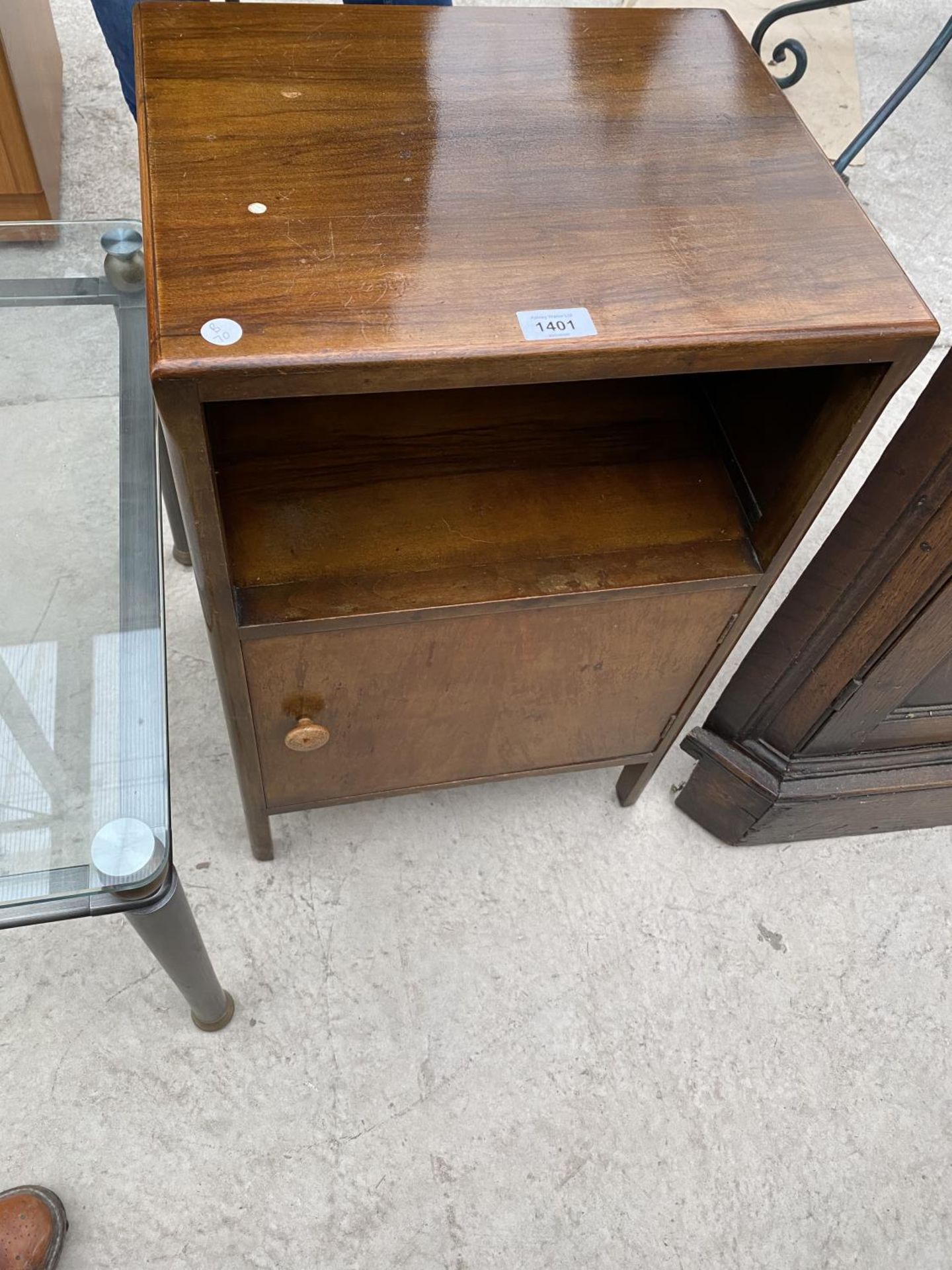 A MAHOGANY BEDSIDE CABINET