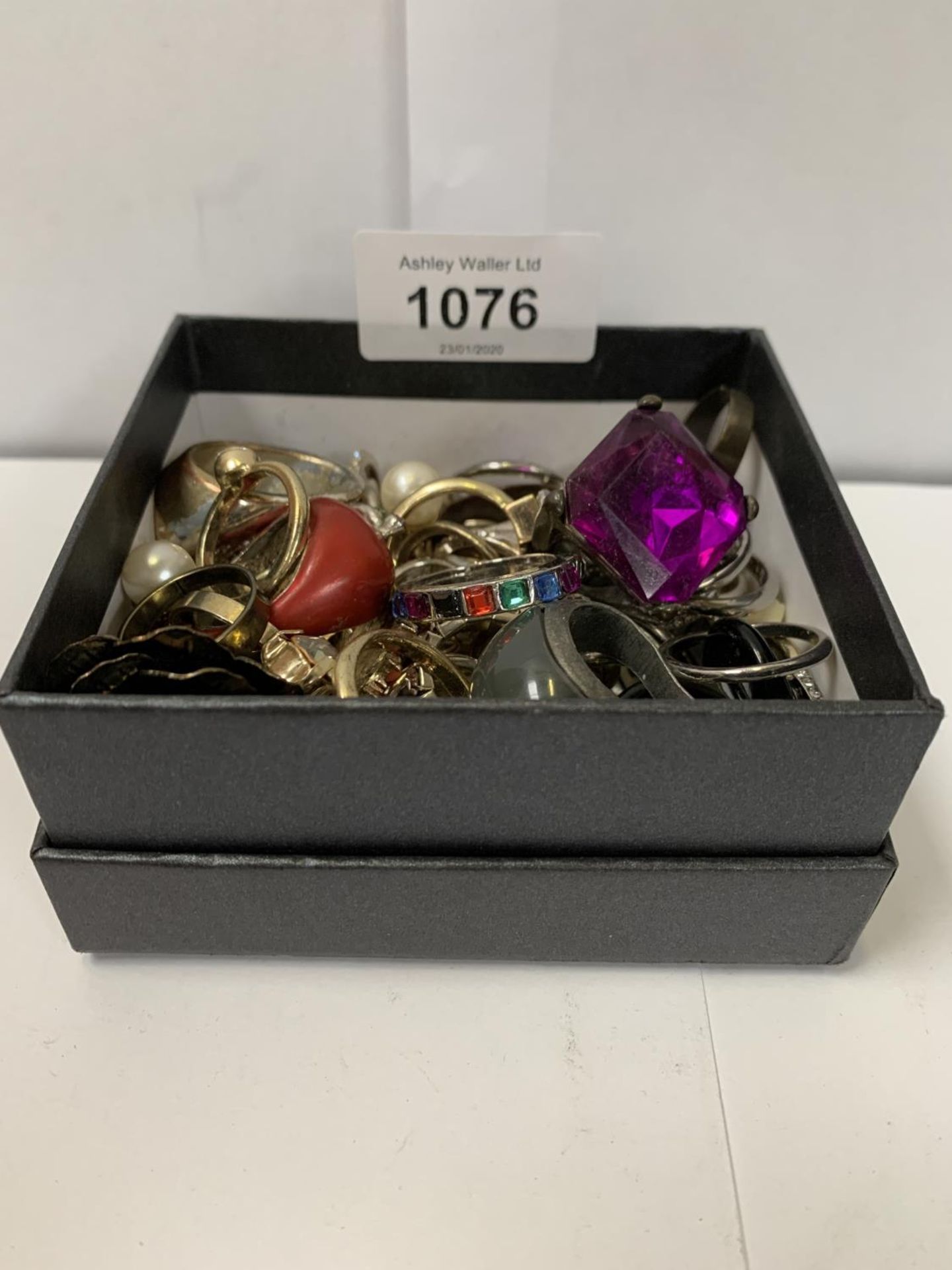 A BOX CONTAINING ASSORTED DRESS RINGS