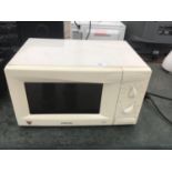 A SAMSUNG MICROWAVE IN WORKING ORDER