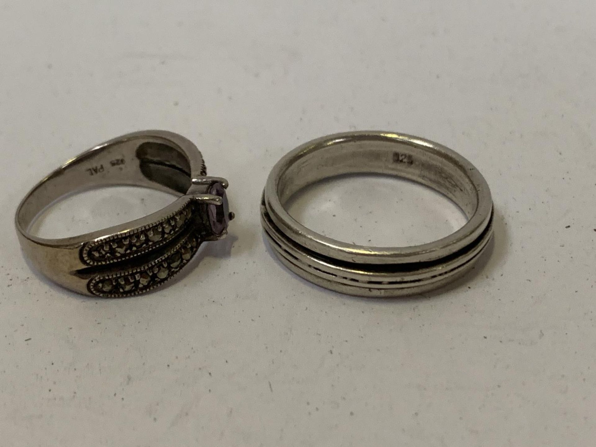 A SILVER BAND RING TOGETHER WITH SILVER SOLITAIRE RING - Image 2 of 2