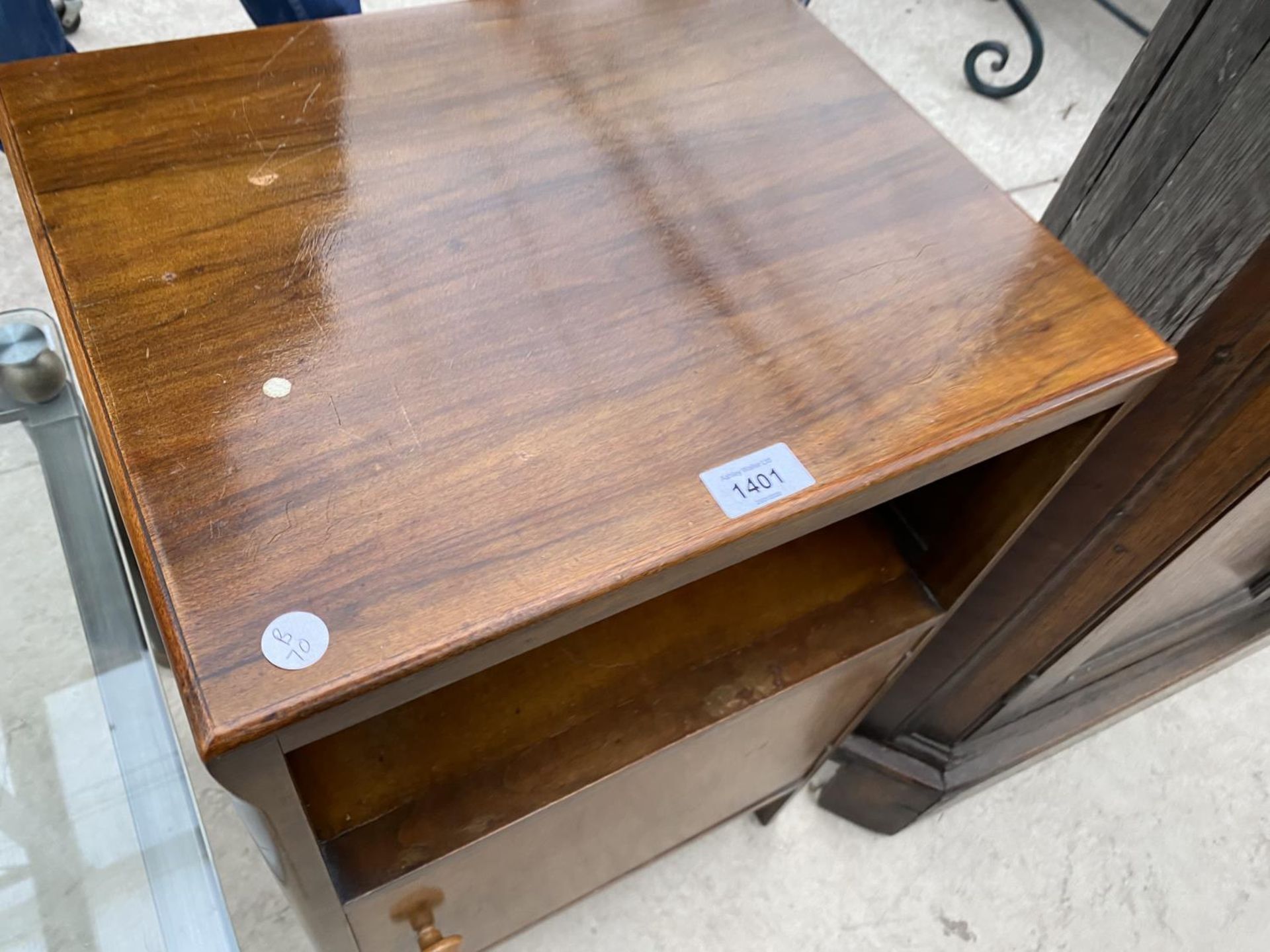 A MAHOGANY BEDSIDE CABINET - Image 2 of 2