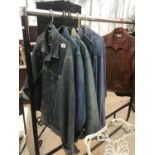 FOUR DENIM JACKETS TO INCLUDE LEVI AND WRANGLER AND A DENIM SHIRT (SIZE M)