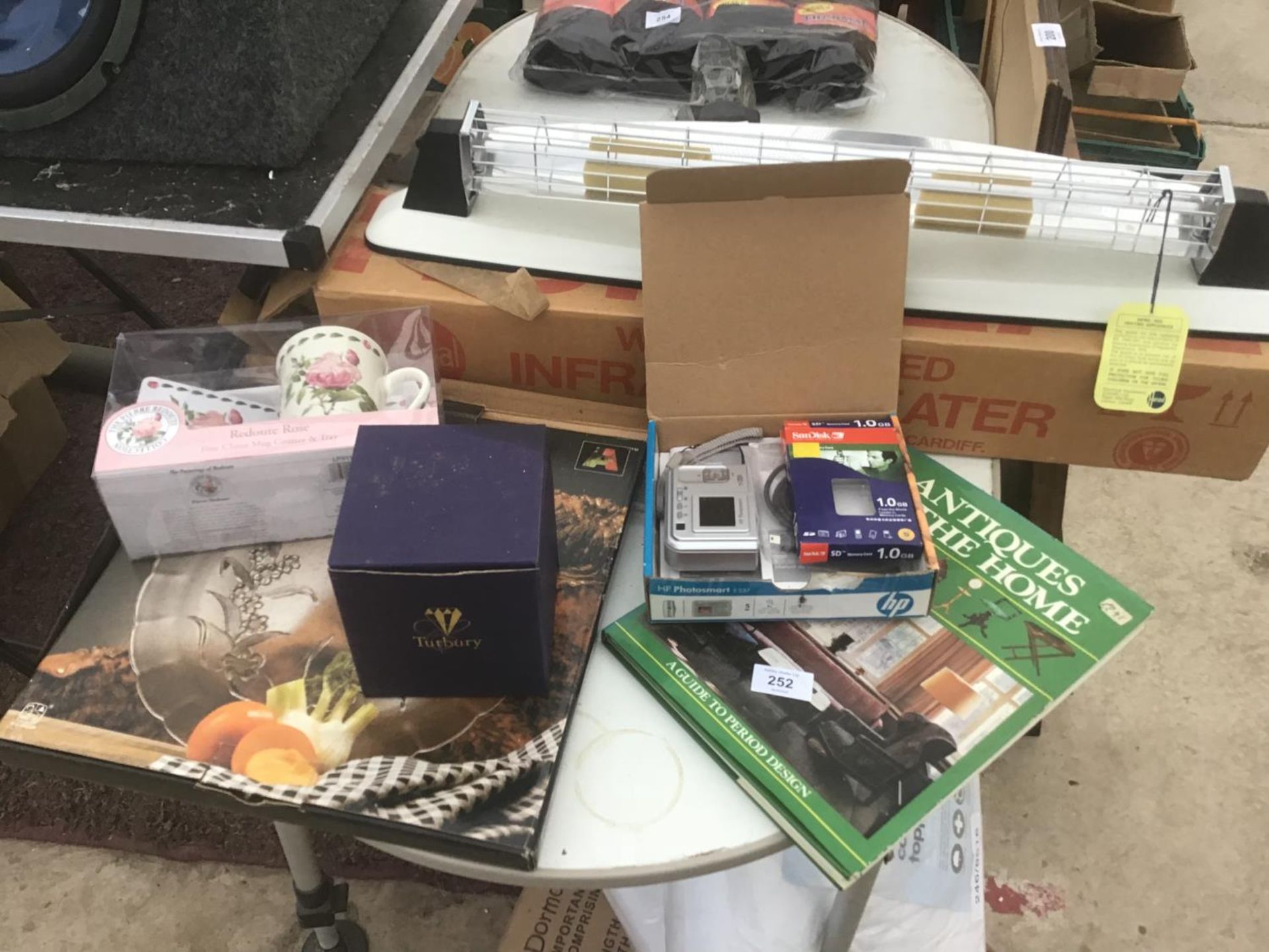 VARIOUS ITEMS TO INCLUDE A BOXED GLASS PLATE, A NEW AND BOXED INFRA RED HEATER, A CAMERA ETC
