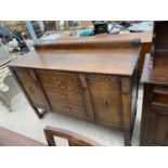 AN OAK SIDEBOARD WITH TWO DOORS AND THREE DRAWERS