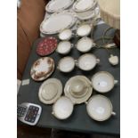 A COLLECTION OF CERAMICS TO INCLUDE ROYAL DOULTON 'CLARENDON' RAMEKINS, ROYAL ALBERT OLD COUNTRY