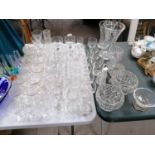 A LARGE COLLECTION OF CUT GLASS AND FURTHER GLASS WARES, ROSE BOWLS ETC