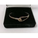 A LADIES BOXED .925 SILVER FLORAL BANGLE